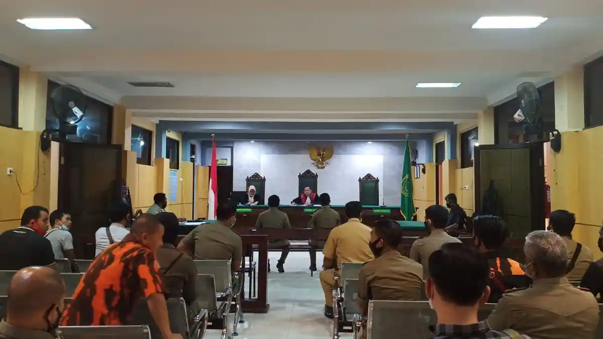 Hakim Tunda Satu Jam Sidang Perkara Tipiring Arak 74 Jeriken