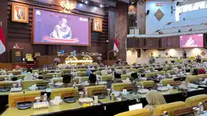 Rapat-Paripurna-ini-menjadi-bagian-dari-pembahasan-LKPJ-Gubernur-Jatim-2025.jpg