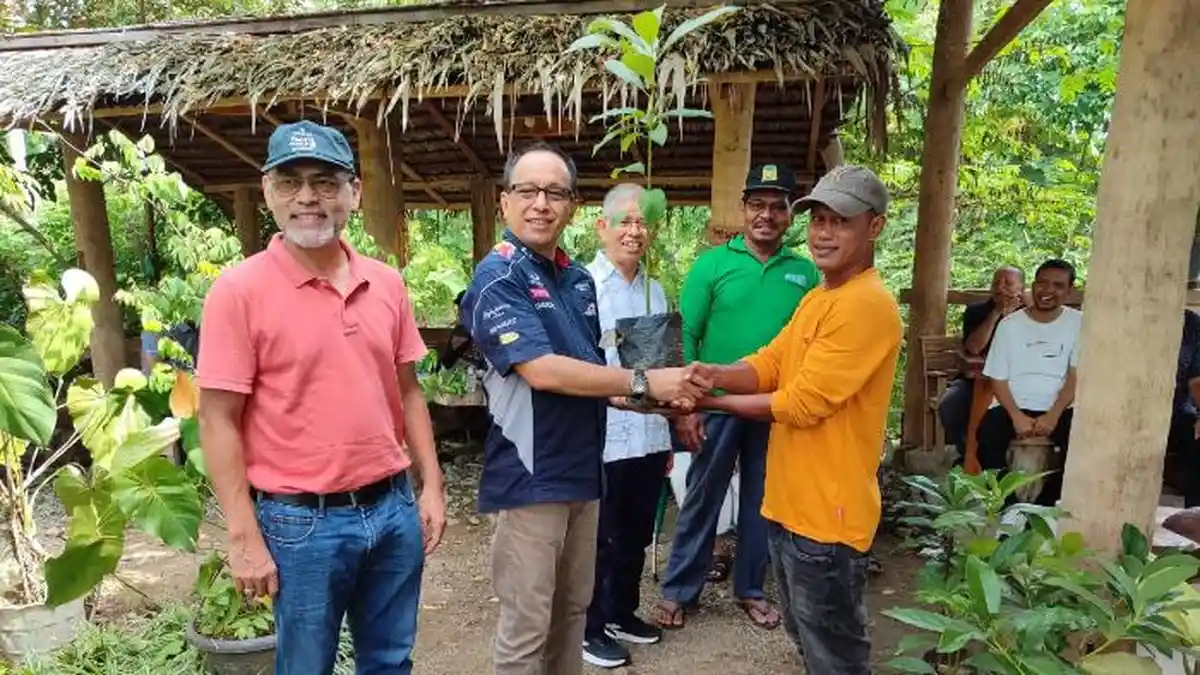 KEKAR Jakarta Bagikan 3.500 Bibit Alpukat Miki Kepada Petani Aceh Besar