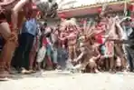 Ritual Cuci Jalan Jelang Cap Go Meh Singkawang
