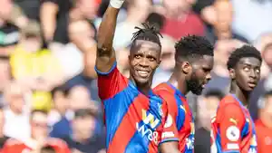 Pemain-Crystal-Palace-Wilfried-Zaha-yang-diminati-AS-Roma-08072022.jpg