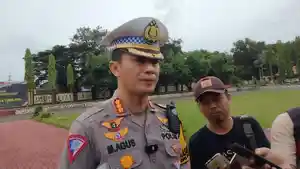 Dirlantas-Polda-Sulsel-Kombes-Pol-I-Made-Agus-Prasetya-ditemui-seusai-apel-gelar-k.jpg