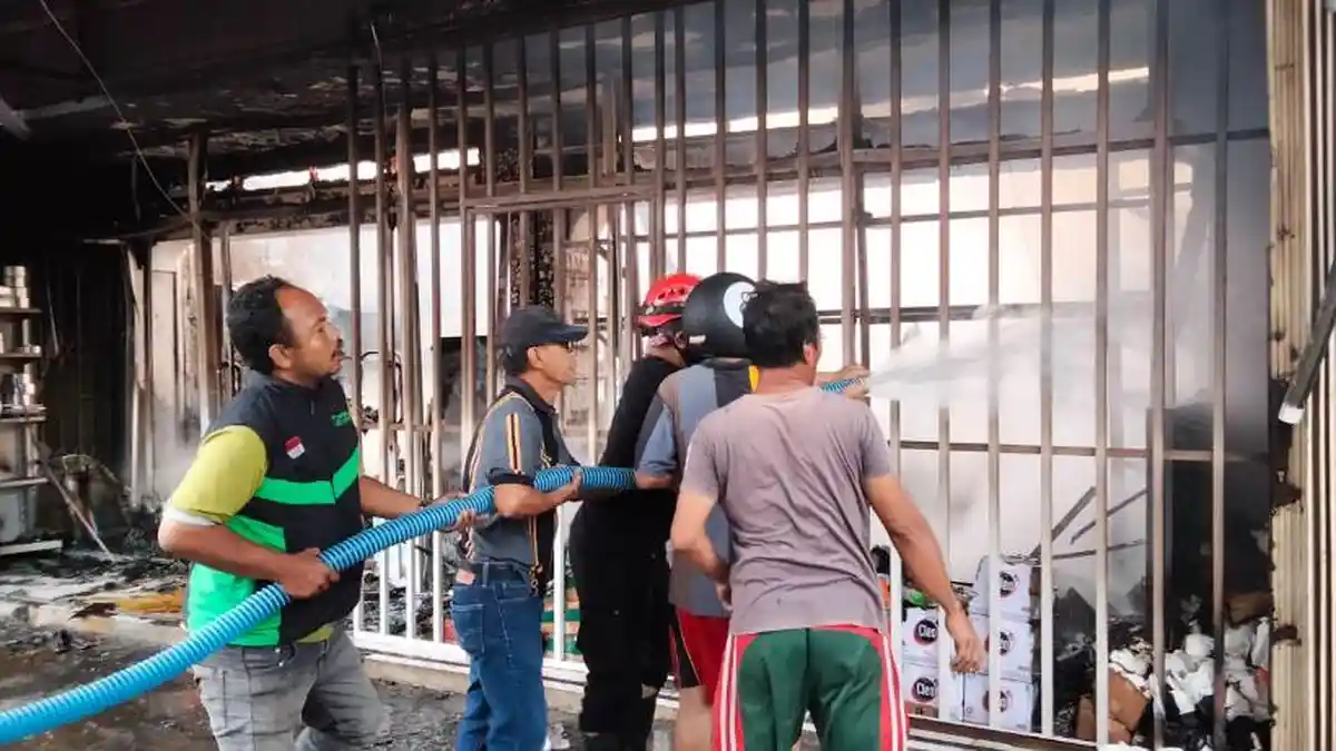 Toko Plastik di Sleman Terbakar, Kerugian Materi Capai Rp1,5 Miliar