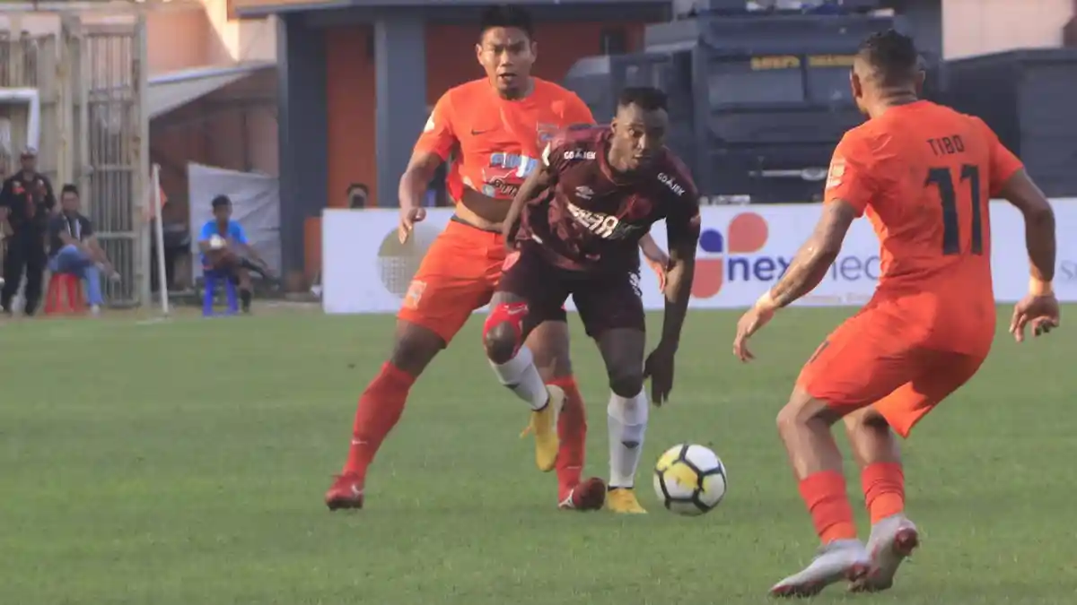 Sedang Berlangsung Link Live Streaming PSM Makassar Vs Persebaya Surabaya: Guy Junior Cetak Gol!