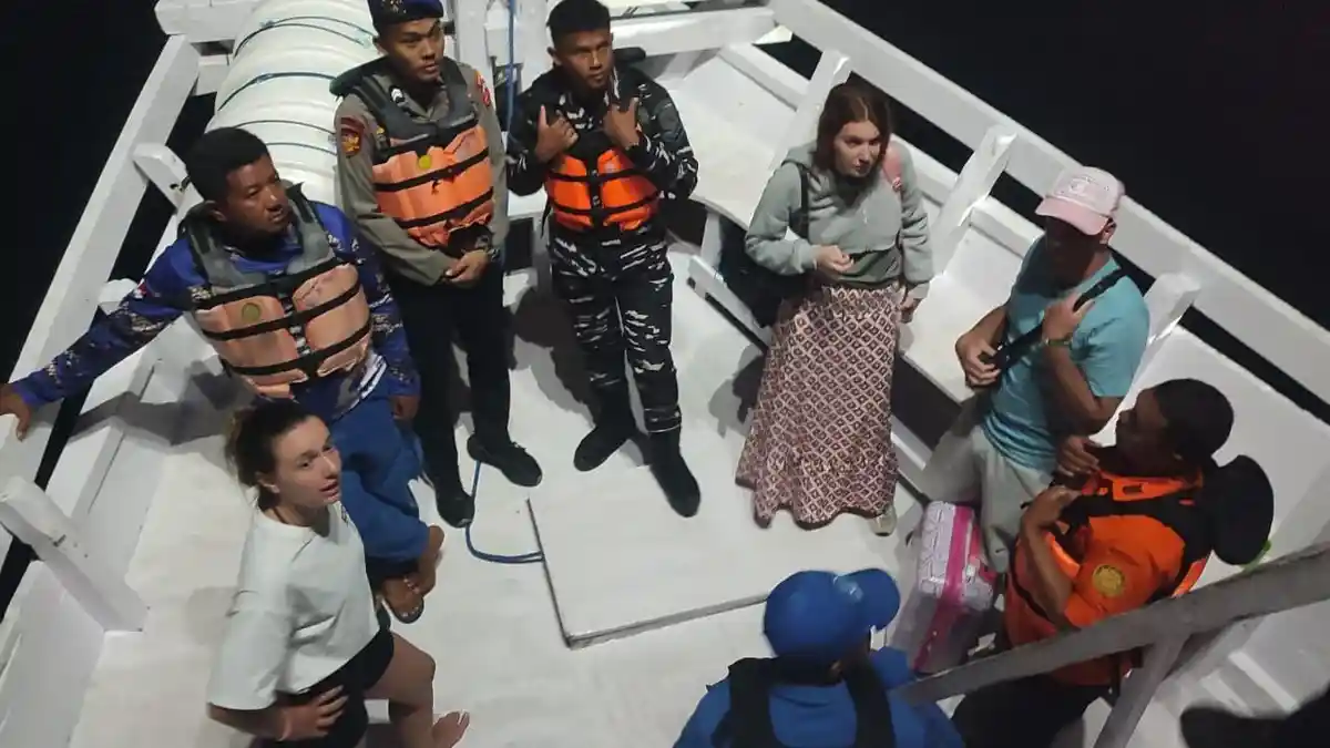 Pusing dan Muntah, Tim SAR Evakuasi 2 WNA Spanyol dari Pulau Padar Labuan Bajo