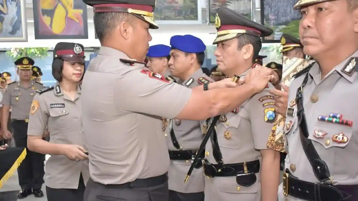 Pimpin Upacara Sertijab Empat Pejabat Utama dan Kapolres Sikka, Begini Pesan Kapolda NTT