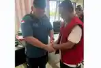 Kejaksaan-Negeri-Deli-Serdang-memborgol-tangan-Arisandi-oknum-Kades-Tanjung-Garbus.jpg
