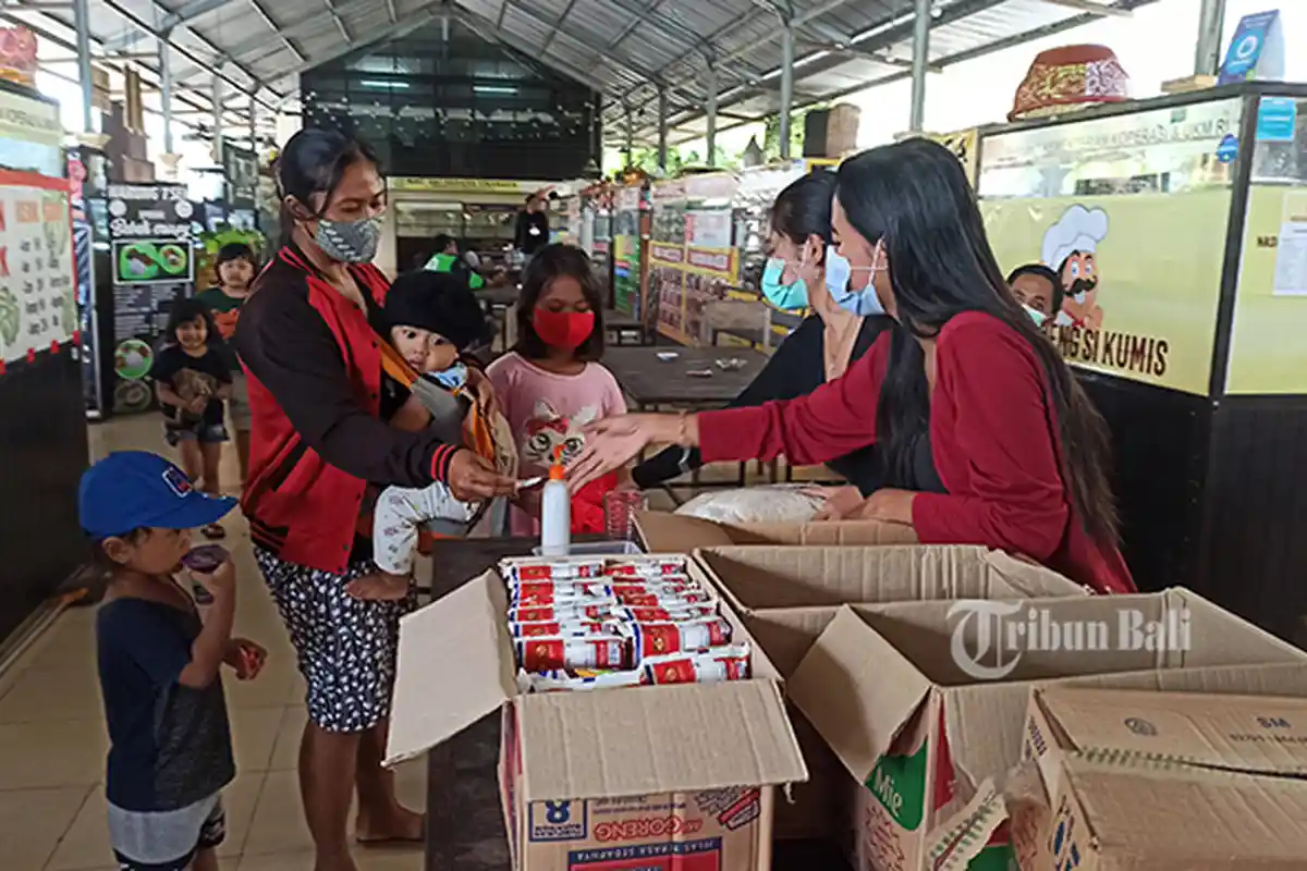 Prihatin dengan Teman yang Konsumsi Kucing untuk Makan, Komunitas Anti Lapar Bagikan Sembako 
