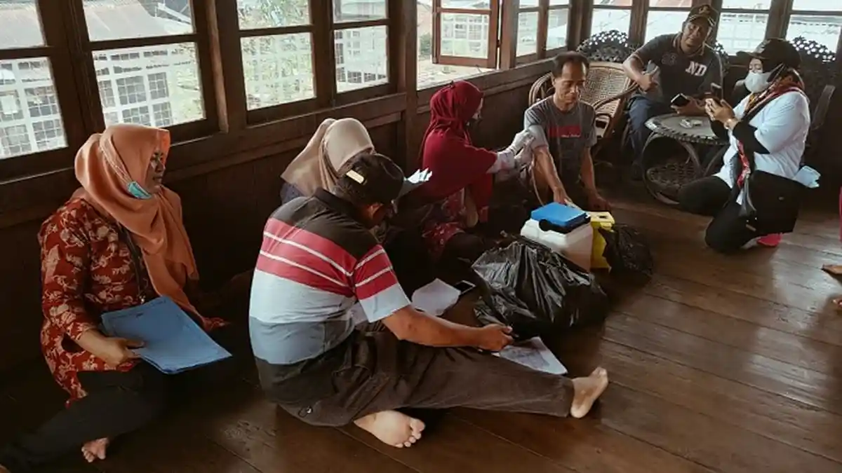 Dua Kali Diberi Lambang Tengkorak, Nakes Empat Lawang Datangi Rumah-rumah
