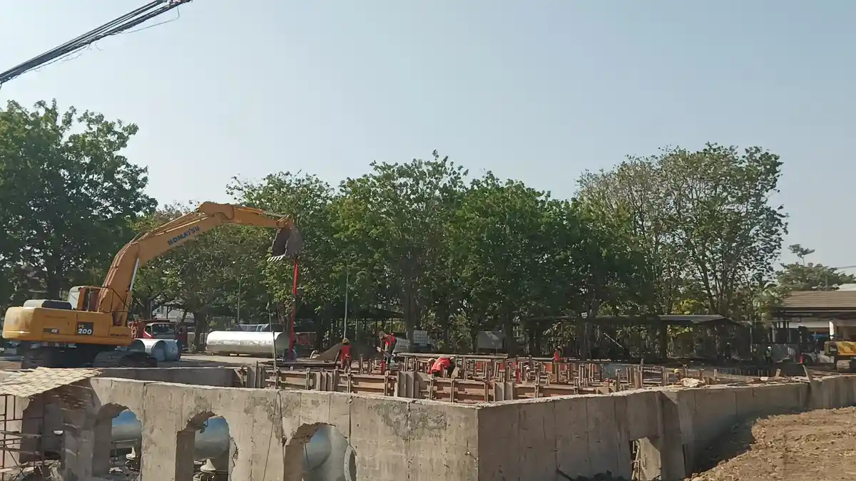 Eri Cahyadi Kebut Proyek Pompa Surabaya, November Wajib Rampung!