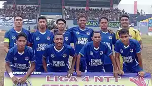 POSE-Pemain-Persebata-Lembata-di-Stadion-Oepoi-Kupang-Jumat-21-Maret-2025.jpg