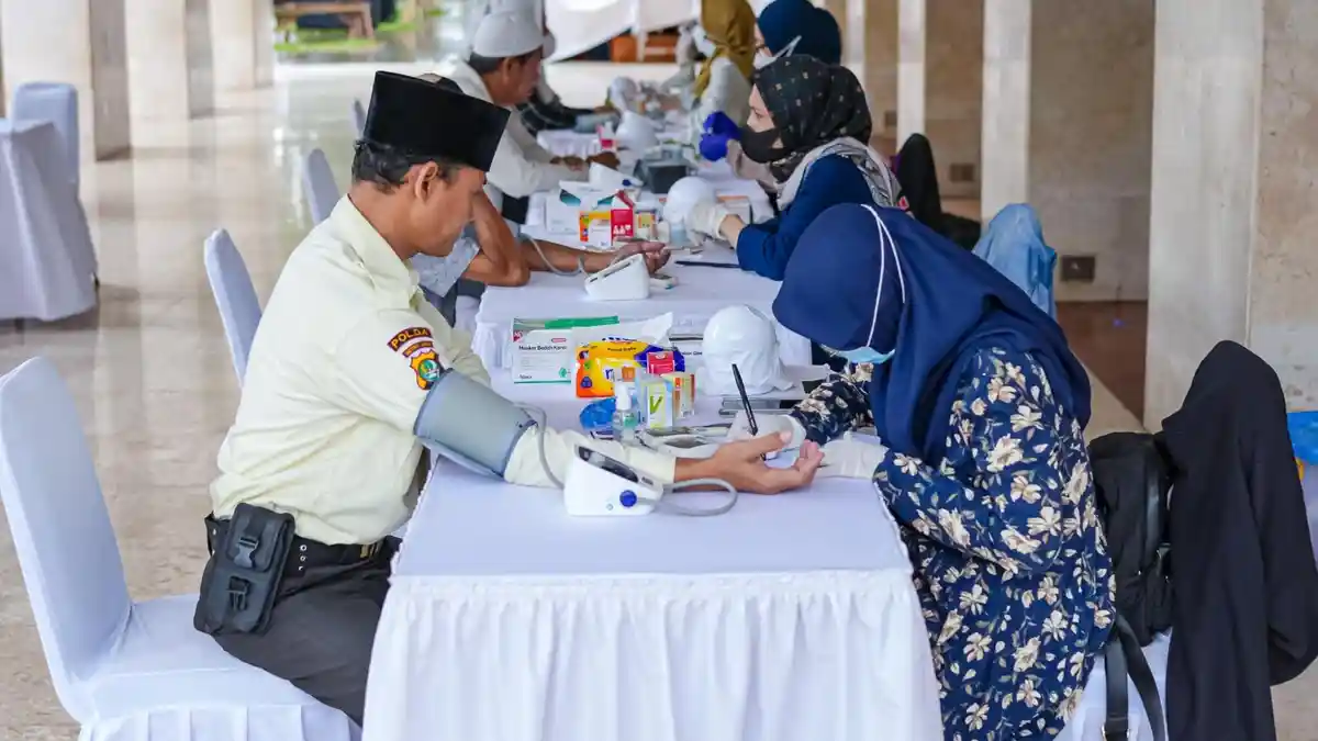 Ramadan 2026, Jemaah di Masjid Istiqlal Mendapat Layanan Cek Kesehatan dan Edukasi Halal