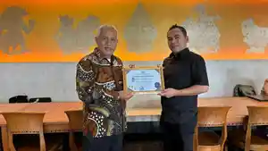 Wali-Kota-Lhokseumawe-Sayuti-Abu-Bakar-bersama-Ketua-Baitul-Mal-Dr-Damanhur-Abbas.jpg