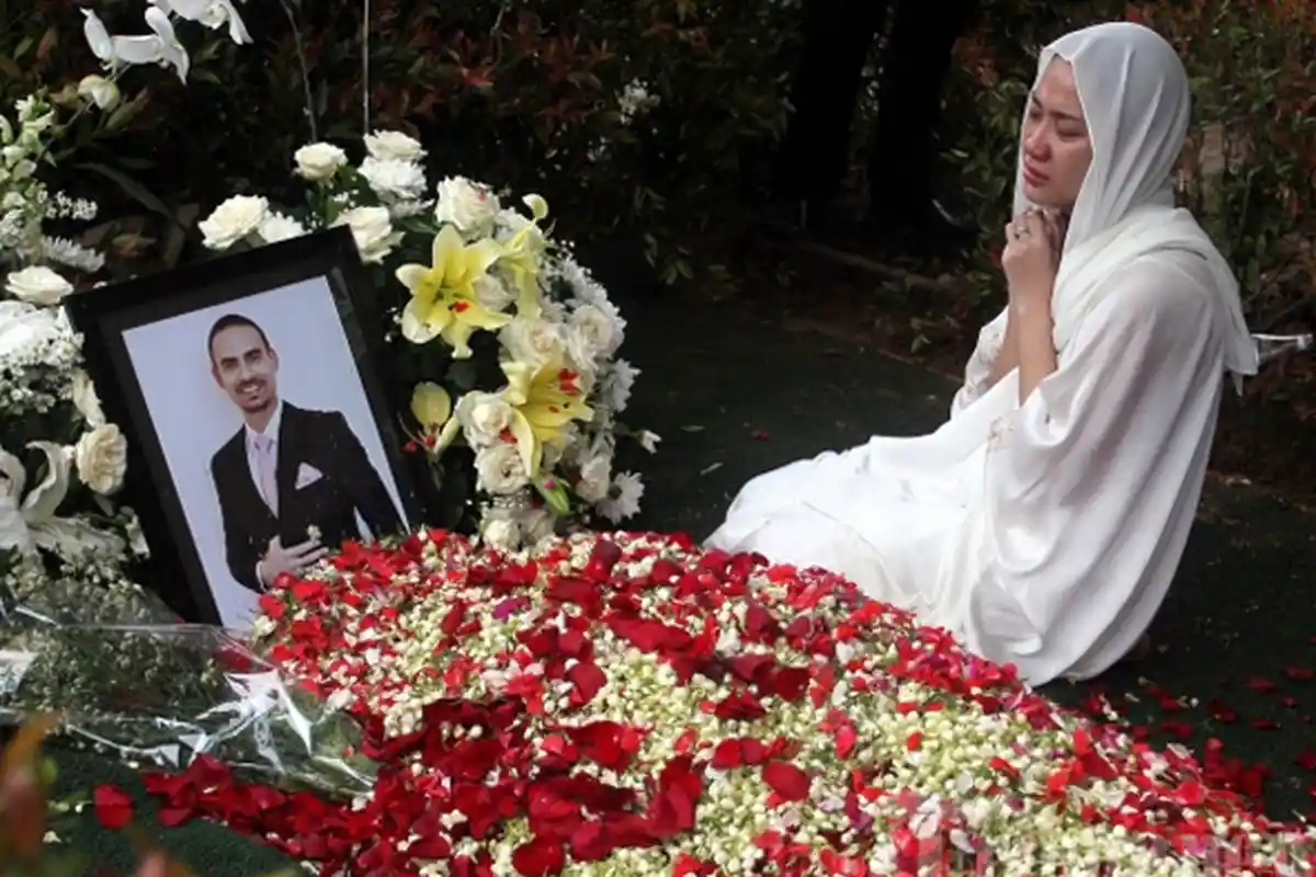 POPULER 8 Artis Meninggal Muda karena Serangan Jantung Selain Ashraf Sinclair, Ada yang 22 Tahun!