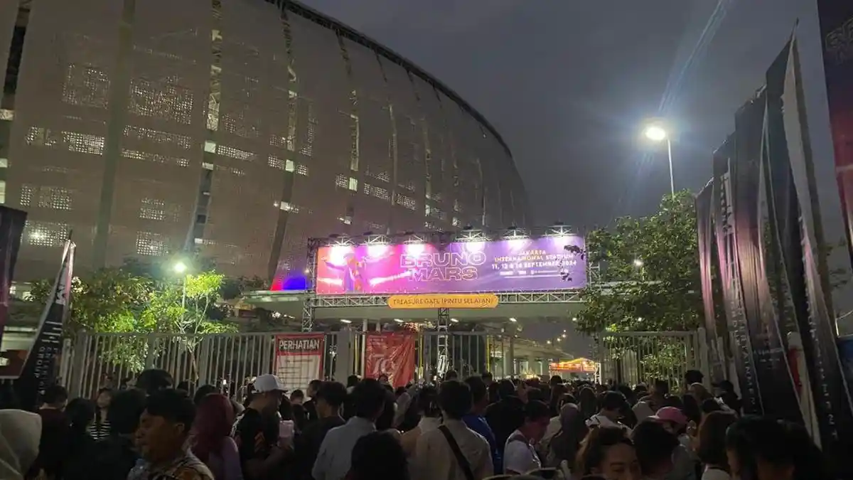 Ribuan Orang Mulai Padati JIS Jelang Konser Bruno Mars Hari Ini