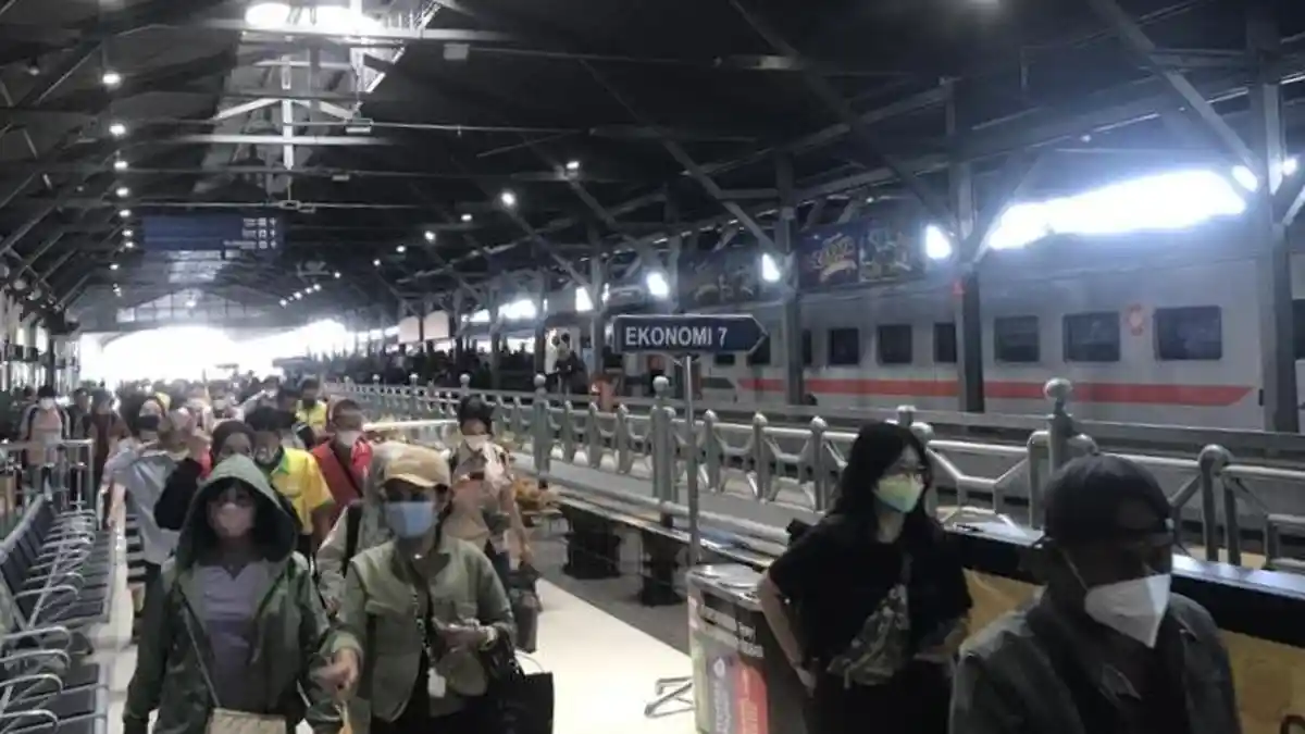 Dampak Banjir di Semarang, 3 Kereta Api dari Stasiun Pasar Turi Surabaya Batal Berangkat