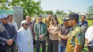 Wali-Kota-Medan-Rico-Waas-tinjau-lahan-pemakaman.jpg