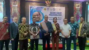 Pose-bersama-Rektor-Undana-dan-jajaran.jpg