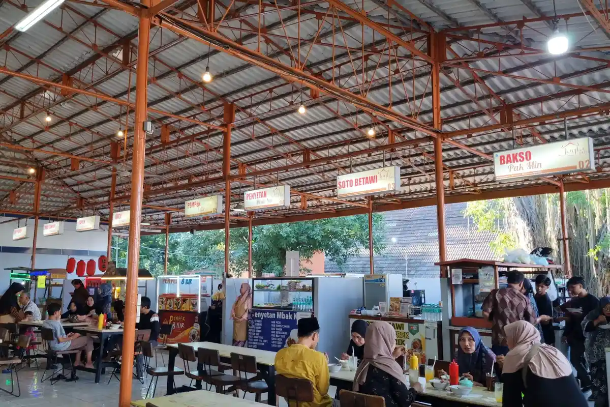 Wajah Baru Pujasera Joglo Petro Gresik Bikin Pengunjung Kerasan