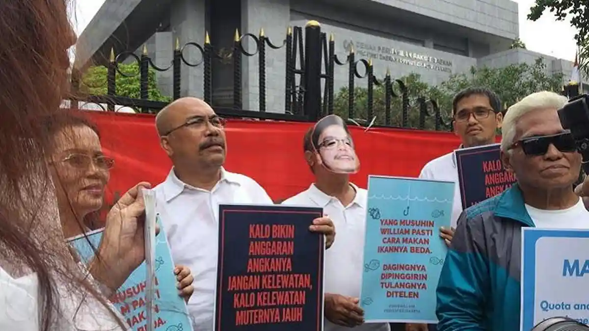 Massa Geruduk DPRD DKI, Tuntut Adanya Transparansi Anggaran 2020