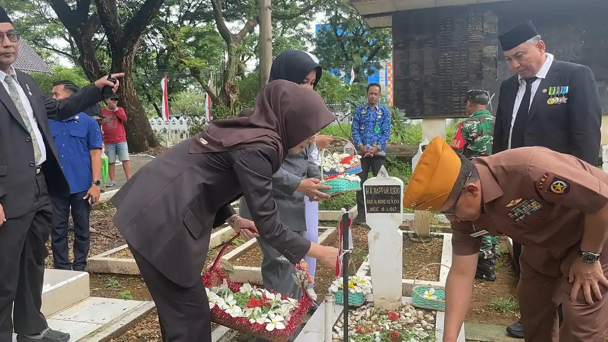 Fatmawati Rusdi Ziarah Makam Andi Mappanyukki, Andi Pangerang Petta Rani dan Andi Djemma