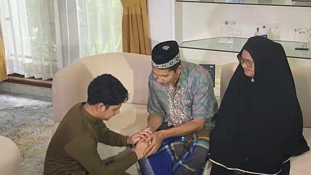 Sempat Dicap Anak Duhaka, Syakir Daulay Sungkem ke Orangtua dan Minta Maaf