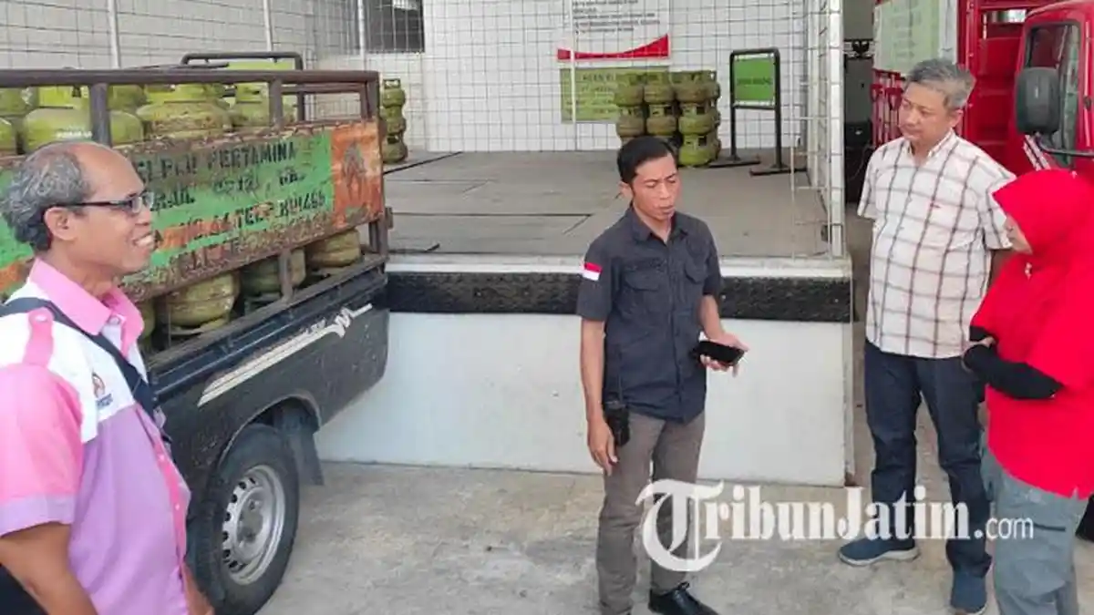 Terjadi Antrean Beli Elpiji 3 Kg di Pangkalan Blitar, Tim Gabungan Turun Cek Stok di Lapangan