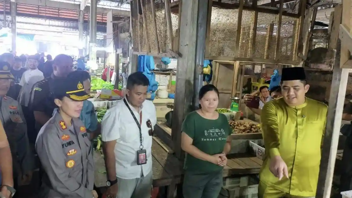 Operasi Pasar di Bintan Kepri, Warga Beruntung Beli Ayam Potong dengan Harga Murah