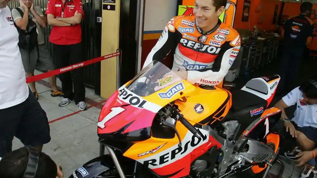 Kenang Nicky Hayden, Semua Pebalap Hening 69 Detik di Sirkuit Mugello