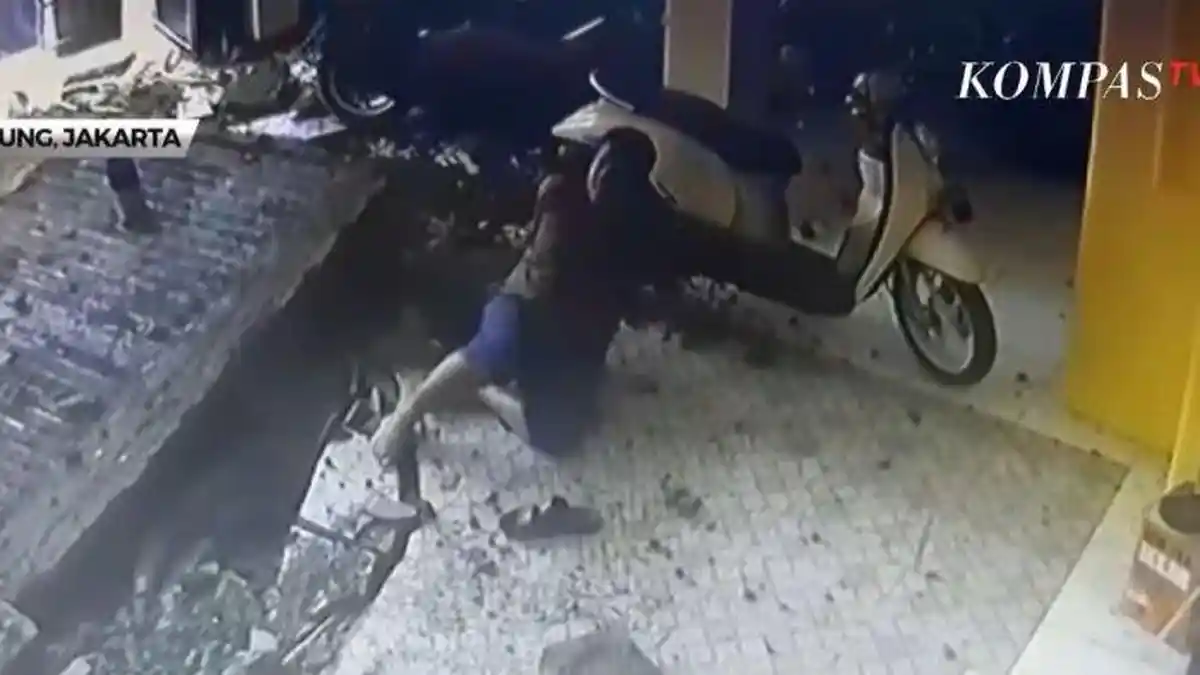 Video Detik-detik Septic Tank Meledak Tewaskan Satu Orang di Cakung
