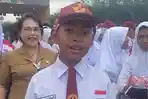 Siswa-SD-di-Sinaksak-yang-larut-dalam-kebahagiaan-seusai-melihat-Jokowi.jpg