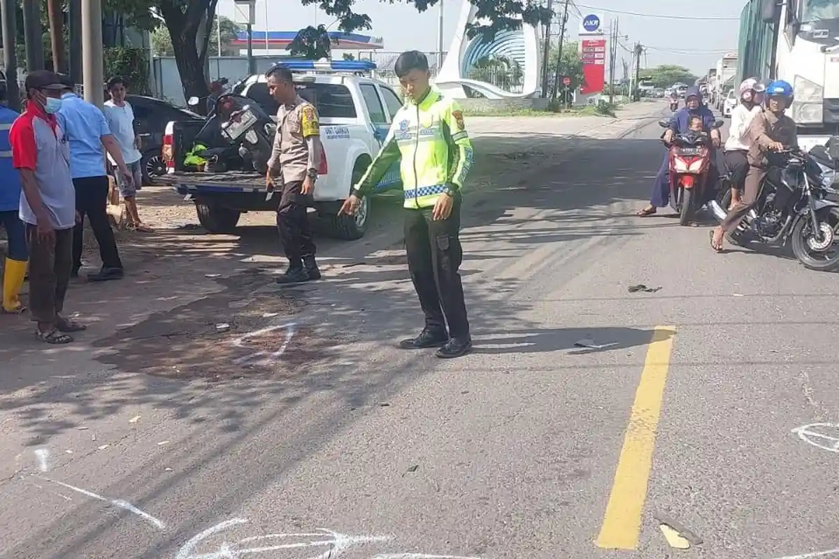 Motor Oleng Hantam Dump Truk, Pemuda Asal Sidayu Meninggal Dunia