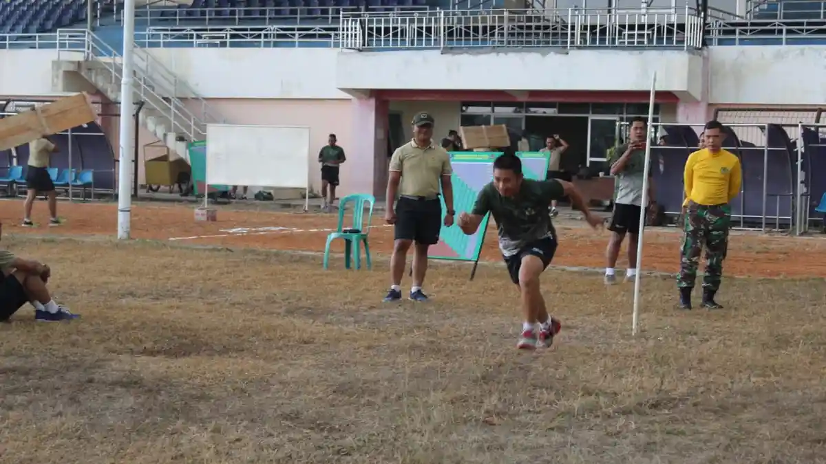 Personel Kodim 0426 Jalani Tes Kebugaran di Stadion Tiuh Tohou