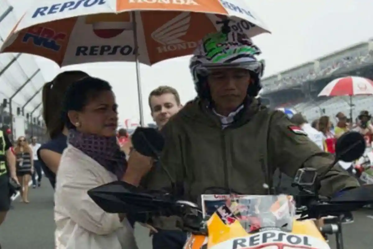 Kocaknya 9 Meme Jokowi Naik Motor Trail di Papua yang Viral, Ya Kali Ada yang Lagi Dirazia Polisi