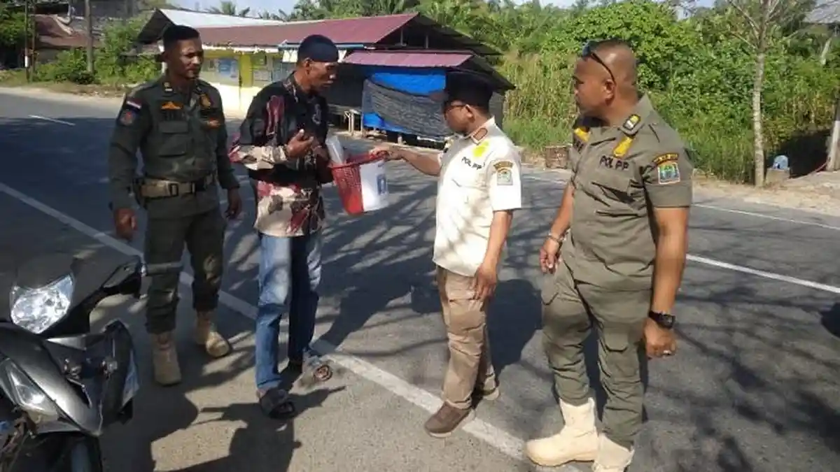 Satpol PP/WH Aceh Jaya Amankan Satu Orang Peminta Sedekah