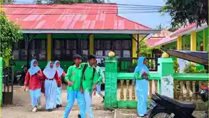 Pelajar-di-Kabupaten-Gorontalo-dilarang-mencorat-coret-seragam-sekolah.jpg