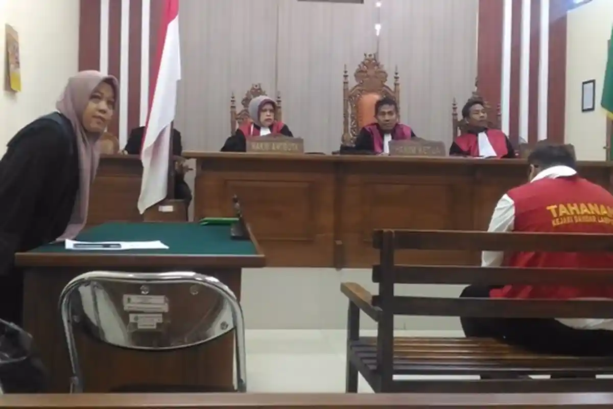 Usai Dituntut 10 Tahun Penjara, Terdakwa Kasus Narkoba Ini Bilang Hanya Pemakai Sambil Menangis