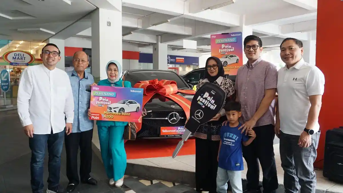Pelanggan Telkomsel Asal Medan Bawa Pulang Mobil Mewah