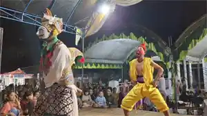 Kesenian-Sandur-Manduro-berupa-tari-topeng-panju-yang-masih-dilestarikan.jpg