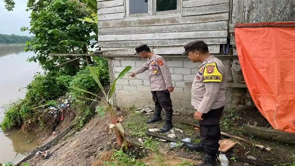 Rumah Warga di Serijabo Ogan Ilir Terancam Ambruk ke Sungai Akibat Tanah Longsor
