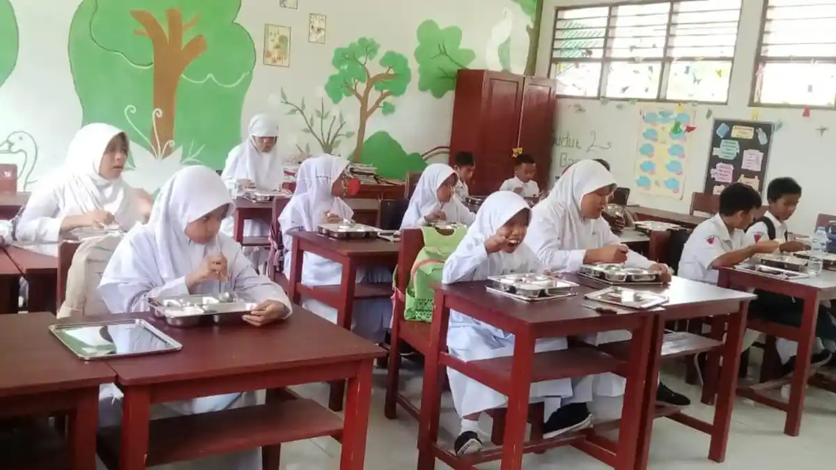 Dirumahkan, Penyiar RRI Ternate Nangis Curhat ke Prabowo di Moment Hari Pers Nasional