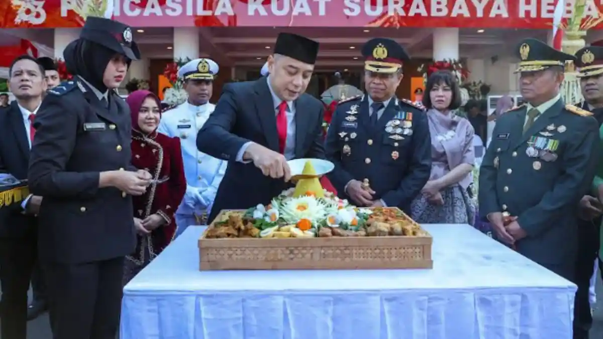 Wali Kota Surabaya Perkuat Kolaborasi dengan Kepolisian pada Hari Bhayangkara ke-80 - Surya.co.id