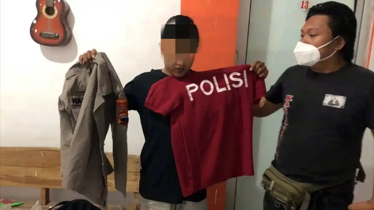Pria Warga Pacitan Ini Menyerahkan Diri ke Polres Karanganyar, Cari 'Kenalan' Pakai Seragam Polisi