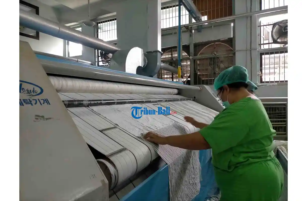 Kisah Made Rai, 10 Tahun Jadi Petugas Laundry RSUP Sanglah Denpasar, Waswas Pakaian Pasien Covid-19 - suasana-di-instalasi-binatu-rsup-sanglah-1.jpg