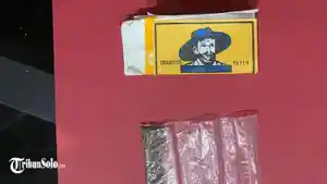 Barang-bukti-berupa-tembakau-gorila.jpg
