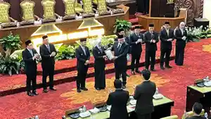 Rapat-Paripurna-DPRD-Jatim-dengan-agenda-Penyerahan-Laporan-Hasil-Pemeriksaan-BPK.jpg