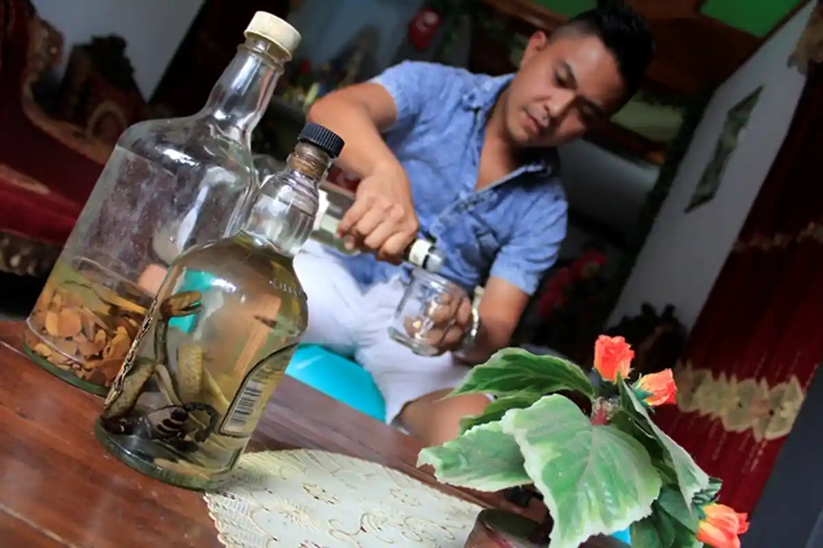 Tak Ada Hand Sanitizer, Warga Cari Cap Tikus Lantas Campur Minyak Wangi