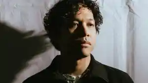20250226_lirik-lagu-everything-u-are-hindia.jpg