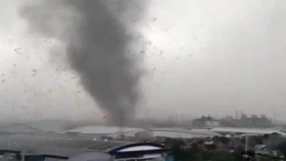 Petanda Apa, Benarkah Ini Angin Tornado Pertama di Indonesia? Rusak Rumah dan Lukai Sejumlah Warga