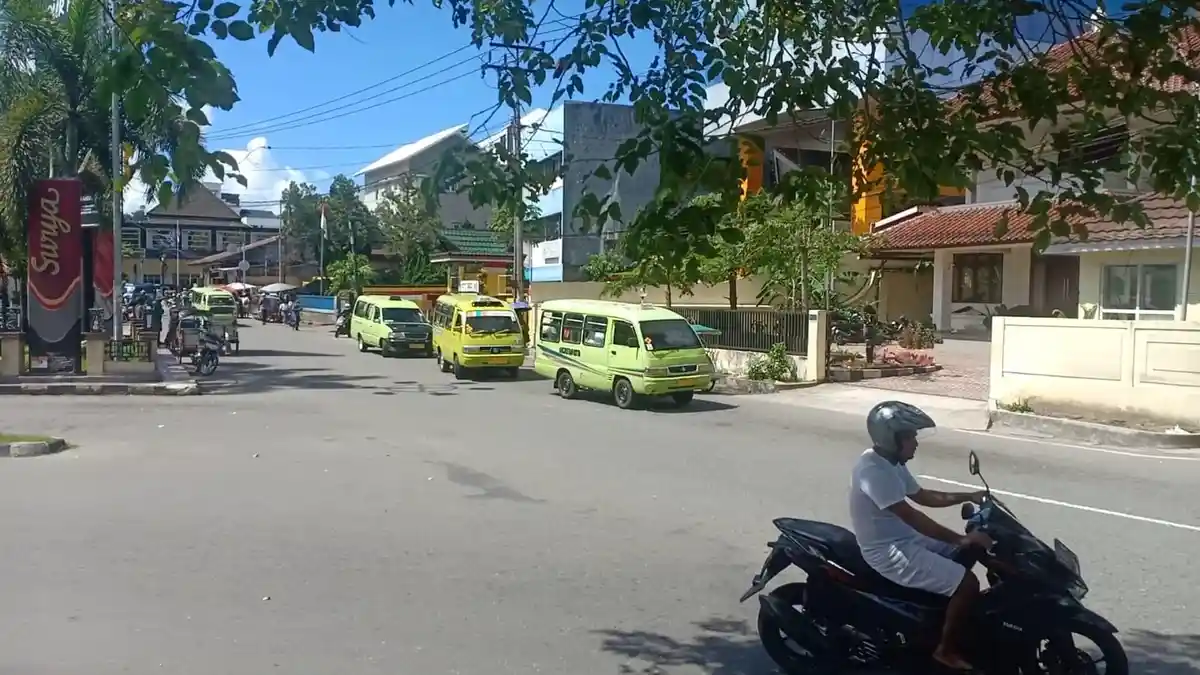 Dishub Ingkar Janji, Depan Kantor Pelni Ambon Masih jadi Terminal Bayangan